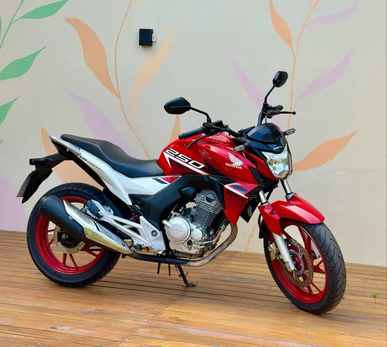 CB Twister 2022 ABS muito nova