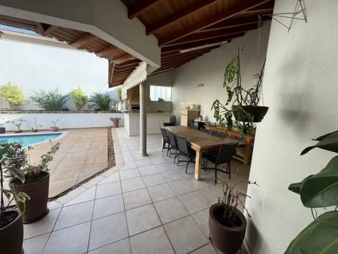Casa à venda no condomínio Residencial Villaggio I em Bauru-SP.