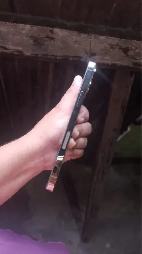 iPhone 12 Pro Max 256 giga troco em a56 com volta pra mim 