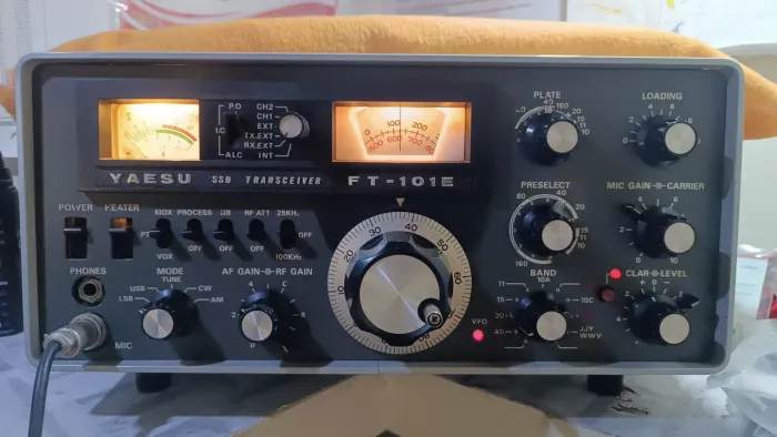 Rádio HF Yaesu FT 101E