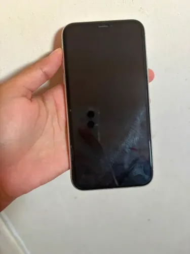 iPhone XR 128GB - 700