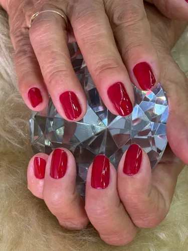 Precisamos de manicure