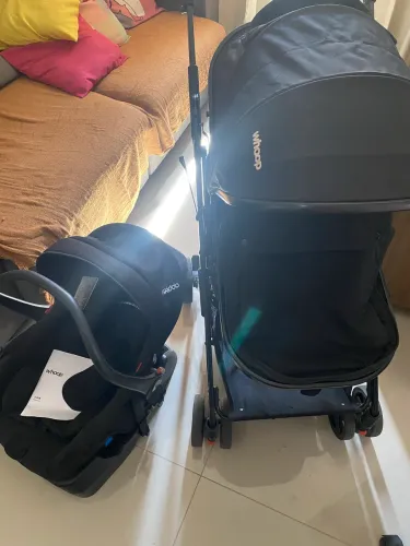 Carrinho de Bebe Kiddo Vox II com Bebe Conforto e Base Preto