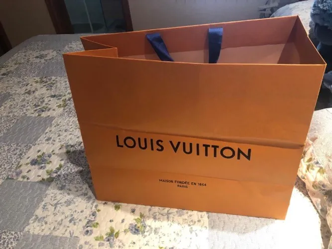 Sacola Louis Vuitton 16x50 nova 