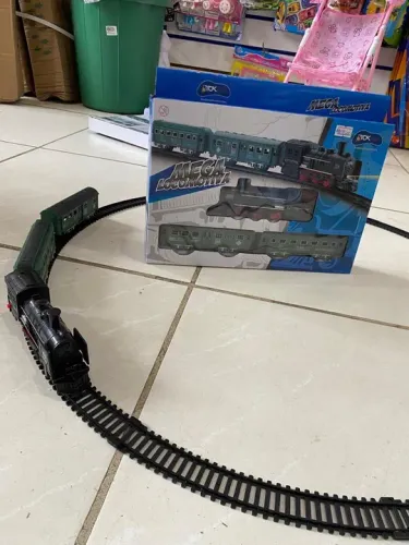 TREM DE BRINQUEDO A PILHA