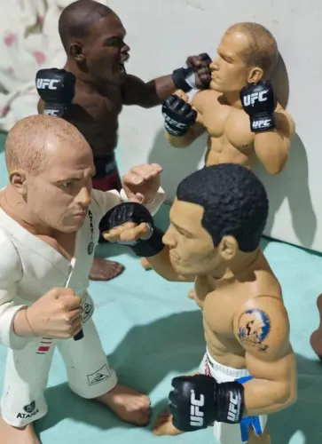 BONECO UFC ORIGINAL COLECIONADOR VARIOS MODELOS DIFERENTES LOTE COM 6 UNIDADES