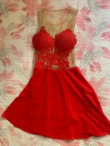 Vestido festa tule costa nua rodado guipir vermelho