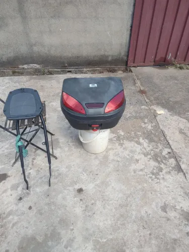 suporte e bauleto pra moto MT 03