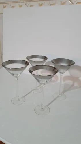 Kit 4 Taças para drinks com borda prateada