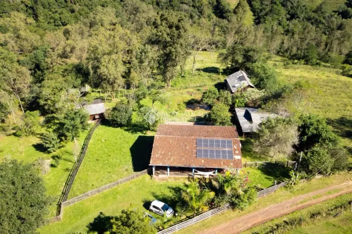 Casa com piscina proximo a Taquara