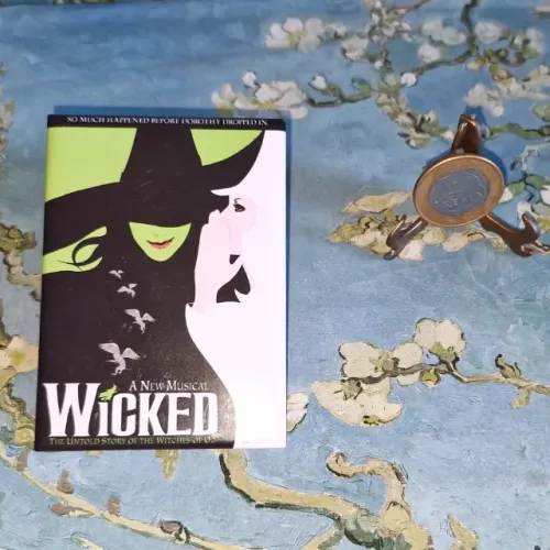 Ímã de geladeira original do musical WICKED da Broadway.Perfeito!