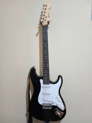 Guitarra Elétrica Queen's Stratocaster Preta