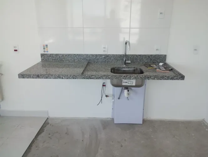 Pia de cozinha em granito com CUBA