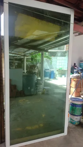 Porta de Vidro com Estrutura de Alumínio