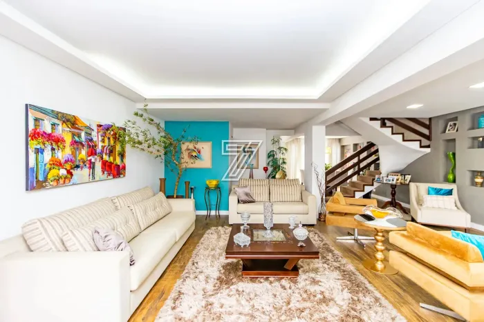 Sobrado a venda tem 250m² com 3 quartos no Tarumã - Curitiba - PR