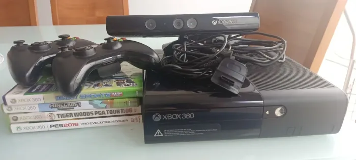 Xbox 360 Slim Com Kinect - Bloqueado e Conservado