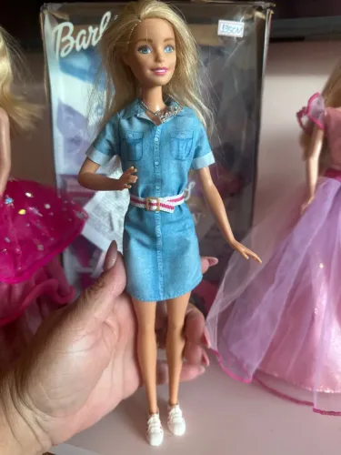 Barbie Loira com Vestido Jeans - Coleção