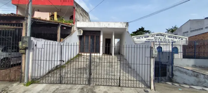 DR. VIANNA ALUGA CASA NA TRAVESSA SEGUNDA DE QUELUZ - CANUDOS