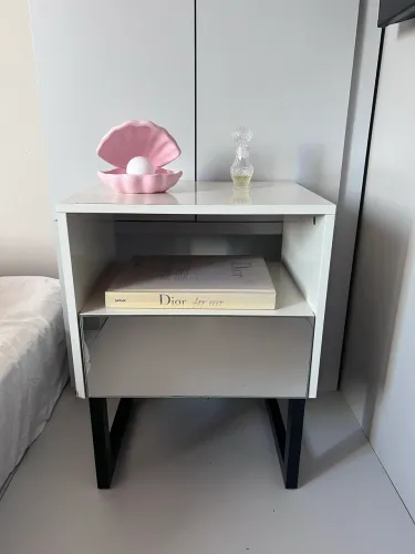 Mesa de cabeceira com gaveta de espelho 35x43x60