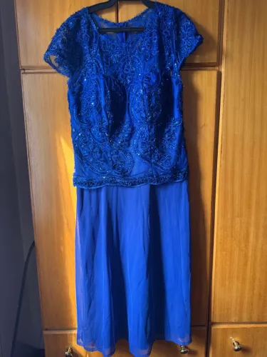 Vendo vestido de festa azul royal bordado !
