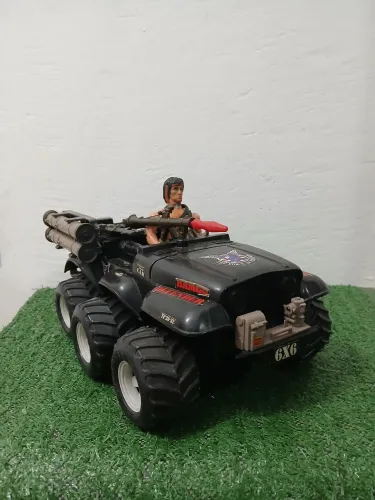 Jeep do Rambo " sem o boneco "