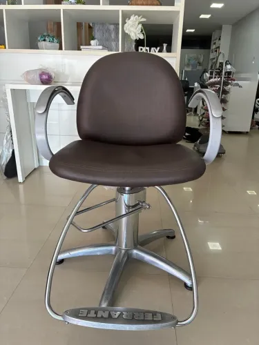 Cadeira de Cabeleireiro Giratória Ferrante