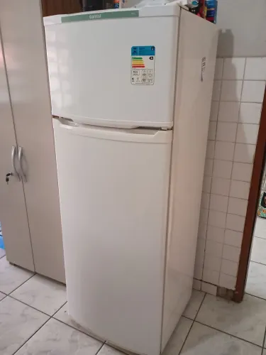 Vende- se geladeira ,