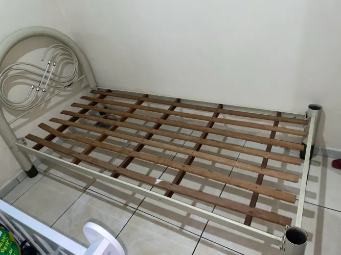Vendo cama de solteiro
