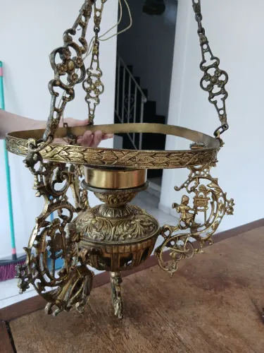 Lustre de bronze retro antigo