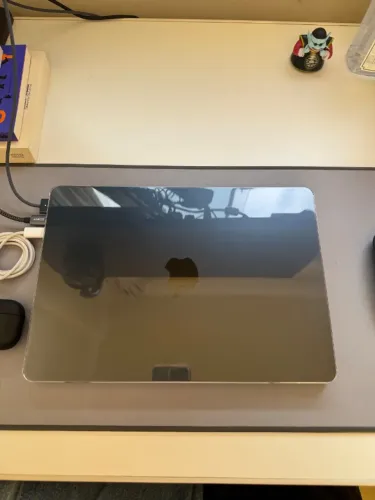 Macbook Air Apple 13", M3 16GB RAM, 256GB, Meia-noite (Ainda na Garantia)