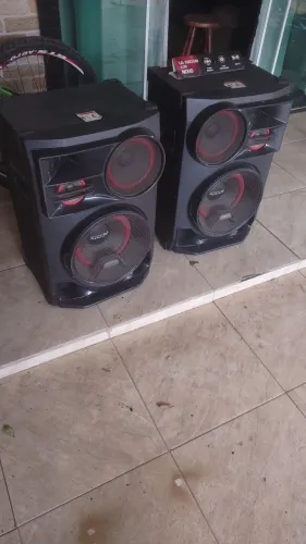 Vendo duas Caixa de som  da xboom da LG acústica (modelo CLS98F) impedância:HIG6`Mid6,LOW6