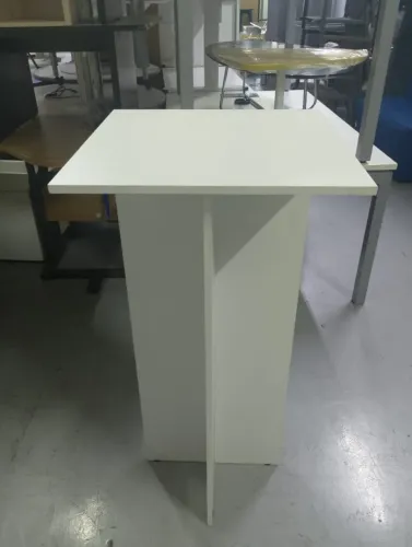 Mesa bistrô quadrada - branca