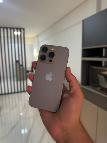IPhone 15 Pro 128 gigas semi novo