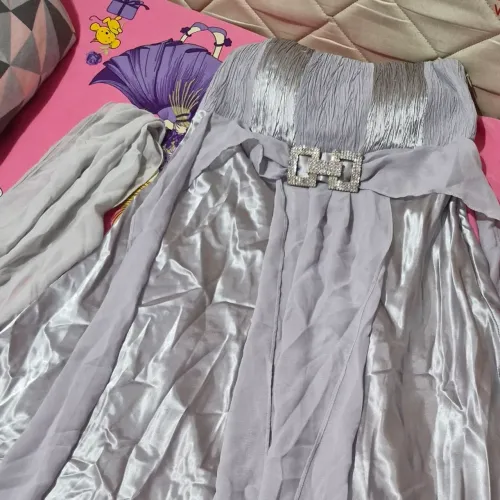 Vestido de festa "tomara que caia" prata + echarpe