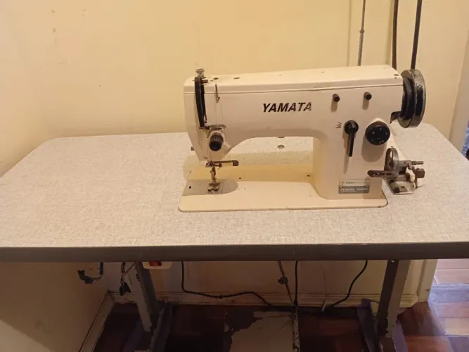 Máquina de costura zigue zague industrial bivolt