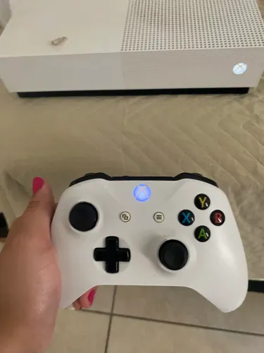 Xbox One S 1TB com 1 controle