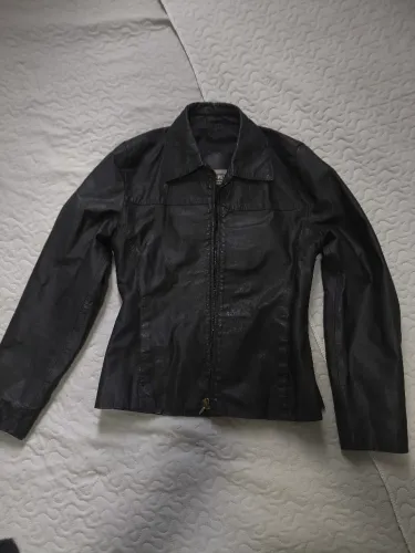 Jaqueta feminina couro legítimo.
