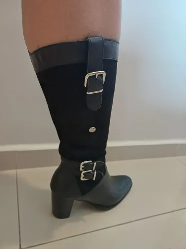Bota Feminina Preta - couro e camursa