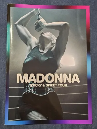 Tour Book Madonna - Sticky & Sweet Tour 2008