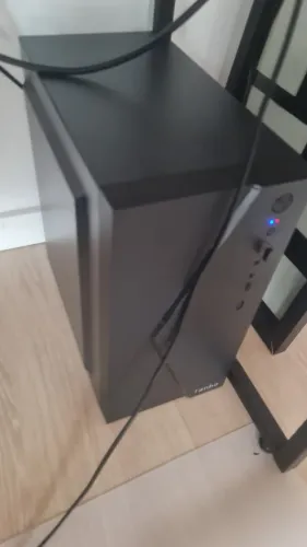 Computador desktop AMD Ryzen 3 PRO