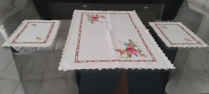 Antiga toalhinha de mesa + 2 paninhos