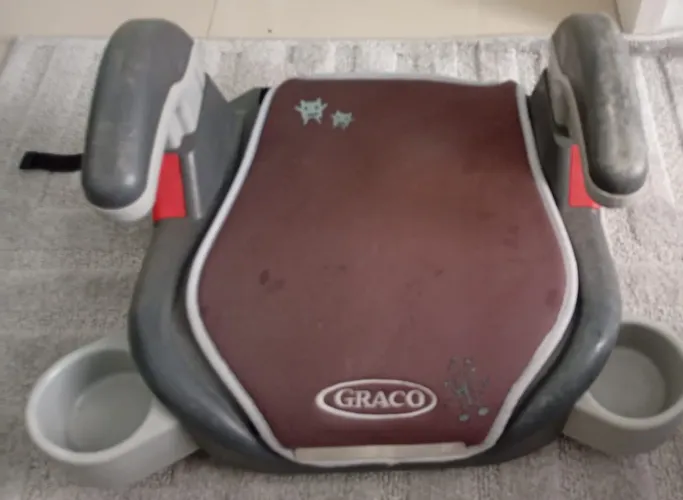 Assento infantil,usado para carro.marca Greco