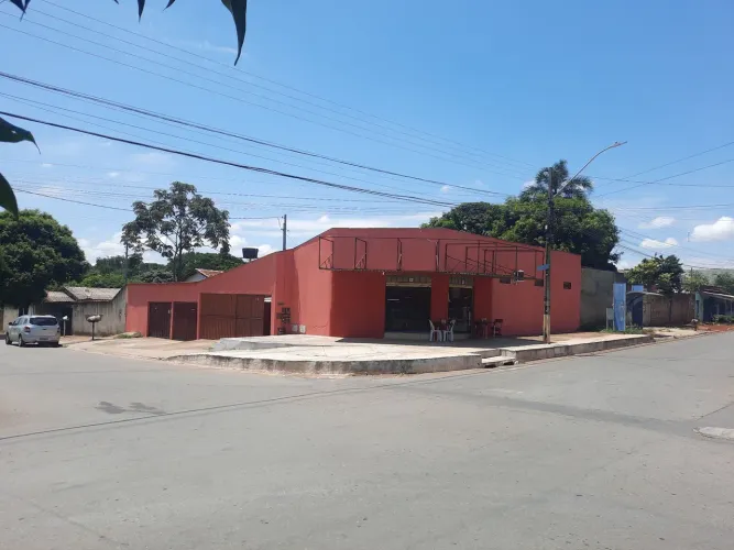 Imóvel de renda e investimento - 3 casas e 1 sala comercial