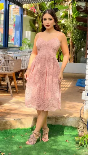 Vestido rodado rosa claro princesa renda