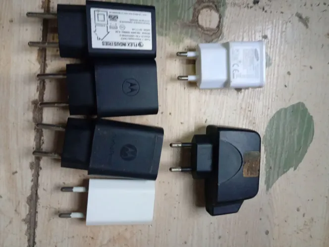 Vendo esses carregadores ( celulares)não acompanha os cabinho( a partir de 30 reais)