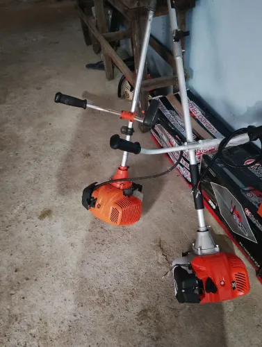Roçadeira nova pronta Para trabalhar