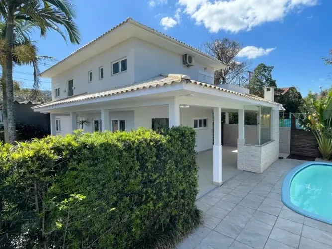 Casa no Rio Tavares com piscina - 4 quartos - 5 minutos da praia