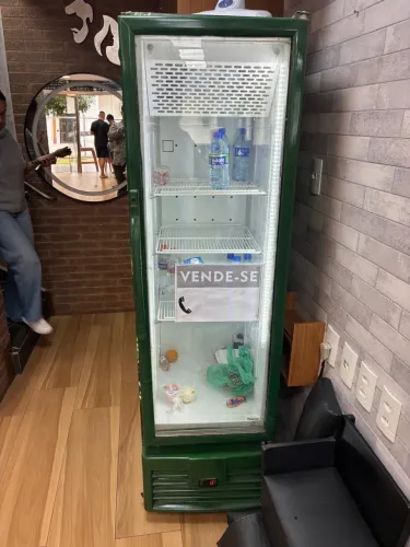 Freezer/Expositor vertical com porta de vidro