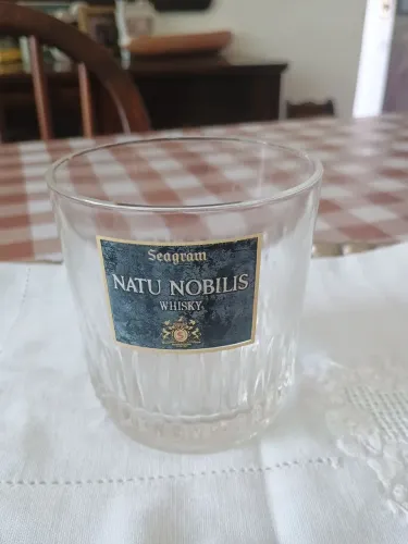 Copo de whisky vintage
