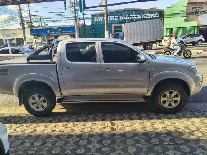 Toyota Hilux CD SRV D4-d 4X4 3.0 TDI Diesel AUT 2011